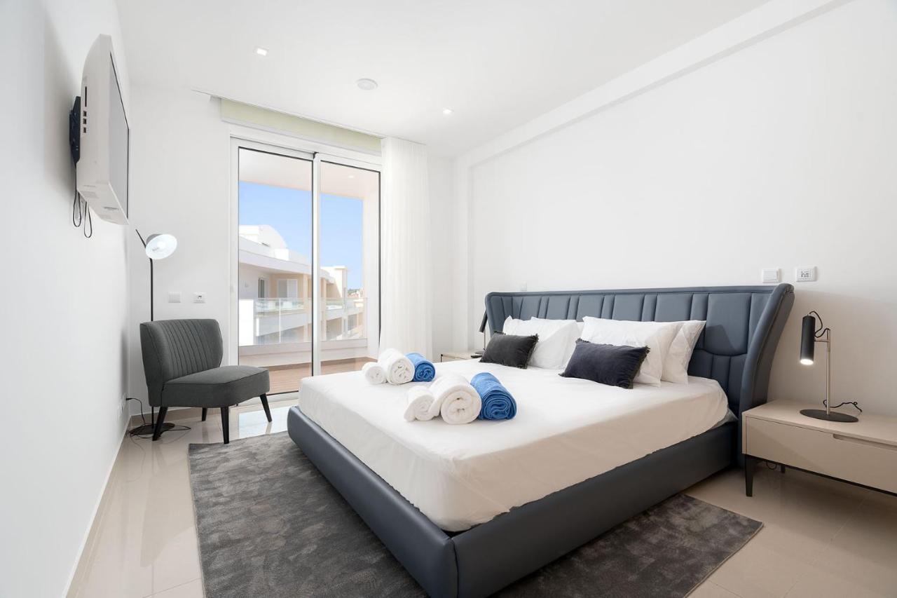 Marina View 8 With Pool By Homing * Lagos